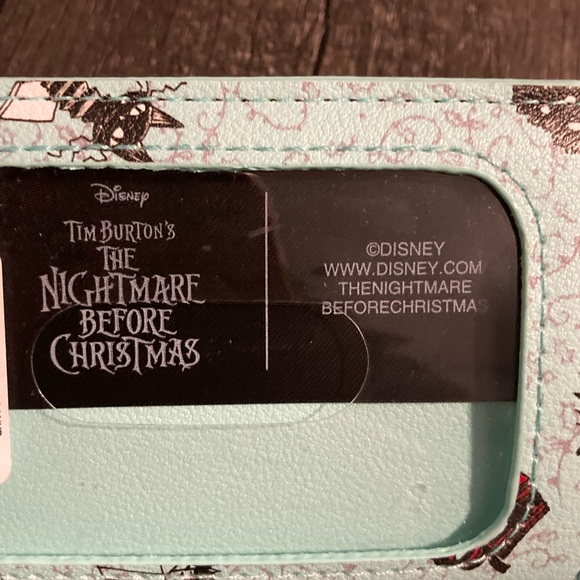 Loungefly Nightmare Before Christmas ID Retractable Lanyard - Picture 6 of 7